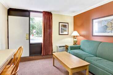 هتل Days Inn By Wyndham Kissimmee West
