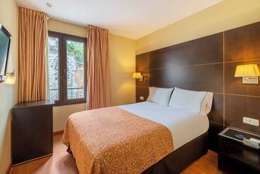 هتل Eurostars Plaza Acueducto