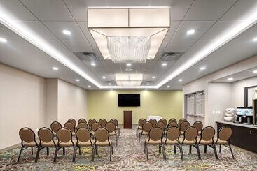 هتل Hilton Garden Inn Halifax Airport
