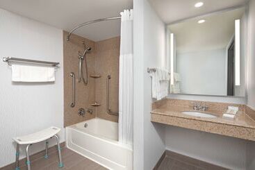هتل Hilton Garden Inn Halifax Airport