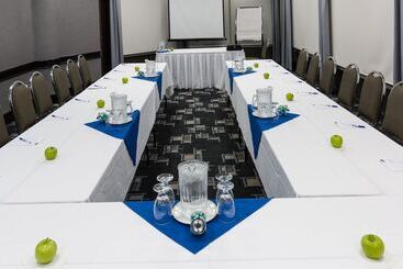 هتل Holiday Inn Express Edmonton Downtown, An Ihg