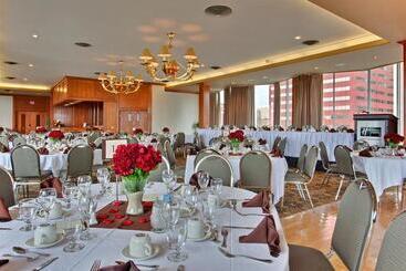 هتل Holiday Inn Express Edmonton Downtown, An Ihg