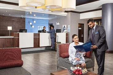 هتل Holiday Inn Express Edmonton Downtown, An Ihg
