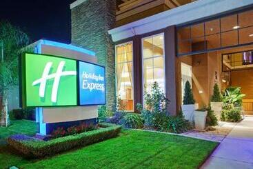 هتل Holiday Inn Express  West Sacramento, An Ihg