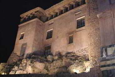 هتل Hospedería Castillo del Papa Luna