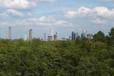 هتل NH Frankfurt Niederrad