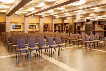هتل Palau De Bellavista Girona By Urh