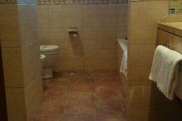 هتل Pamplona Villava
