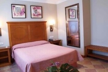 هتل Pamplona Villava