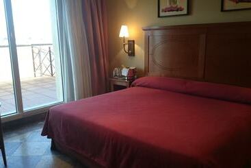 هتل Pamplona Villava