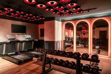 هتل Radisson Red Madrid