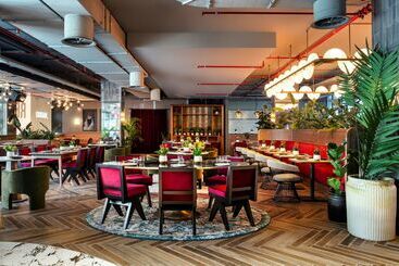 هتل Radisson Red Madrid