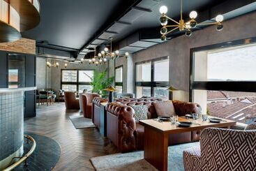هتل Radisson Red Madrid