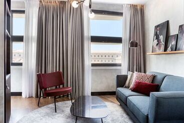 هتل Radisson Red Madrid