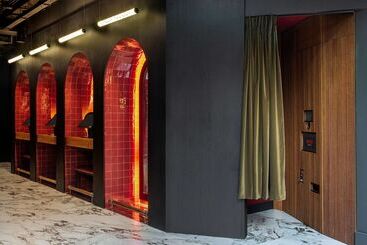 هتل Radisson Red Madrid