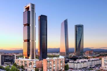 هتل Radisson Red Madrid