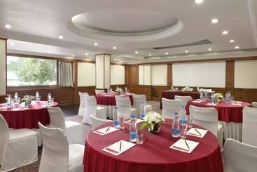 Hotel Regenta Place Bangalore, Cunningham Road