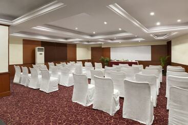 Hotel Regenta Place Bangalore, Cunningham Road