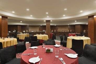 هتل Regenta Place Bangalore, Cunningham Road