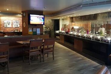 Hotel Regenta Place Bangalore, Cunningham Road