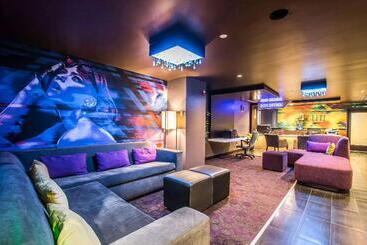 Tilt Hotel Universal Hollywood, Ascend Hotel Collection