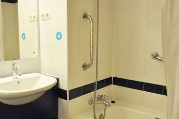 هتل Travelodge Barcelona Fira
