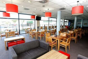هتل Travelodge Barcelona Fira