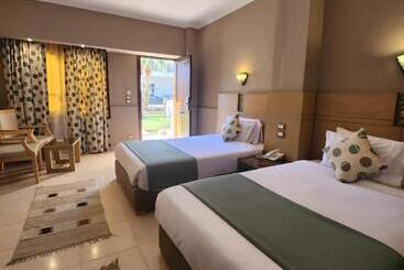 هتل Zya Regina Resort And Aqua Park Hurghada