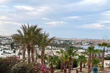 استراحتگاه Sharm Cliff