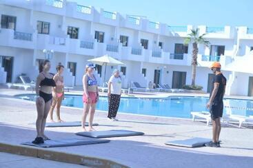 استراحتگاه Sharm Cliff