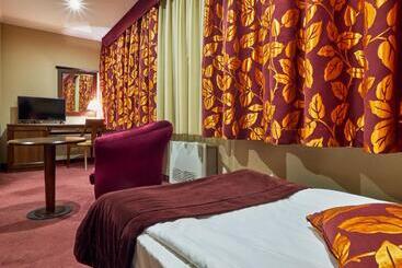 Yantra Grand Hotel