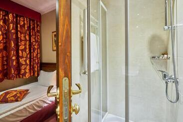 Yantra Grand Hotel