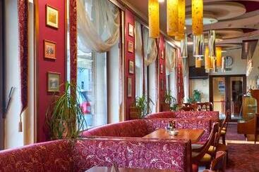 Yantra Grand Hotel