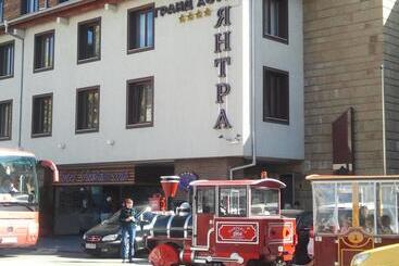Yantra Grand Hotel