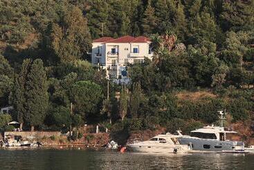 هتل Anamar Skiathos