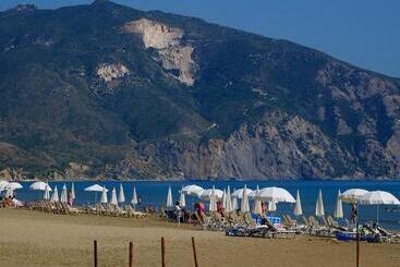 هتل Andreolas Beach