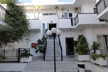 هتل Athina