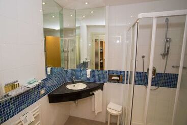 هتل Best Western  Palace Inn