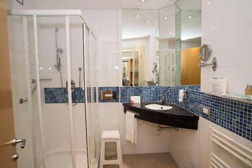 هتل Best Western  Palace Inn