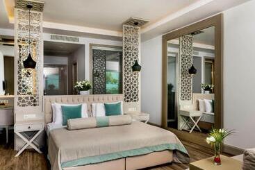 هتل Blue Dreams Resort Bodrum Ultra All Inclusive