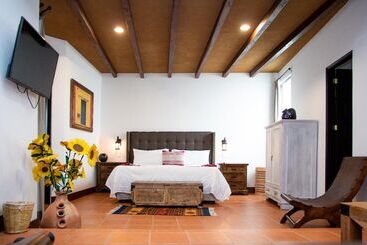 هتل Casa De Adobe Gallery & Luxury Boutique