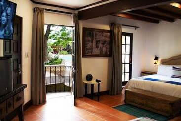 هتل Casa De Adobe Gallery & Luxury Boutique