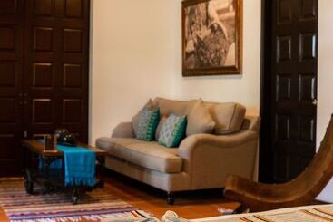 هتل Casa De Adobe Gallery & Luxury Boutique
