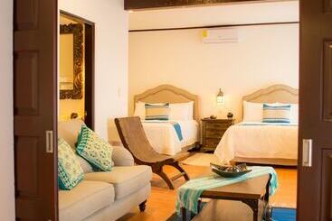هتل Casa De Adobe Gallery & Luxury Boutique