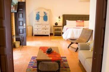 هتل Casa De Adobe Gallery & Luxury Boutique