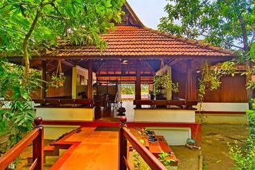 هتل Coconut Lagoon Kumarakom  A Cgh Earth Experience