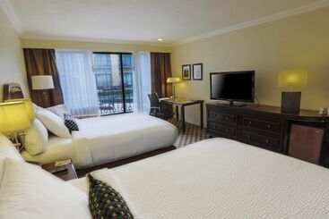 هتل Courtyard Toluca Airport