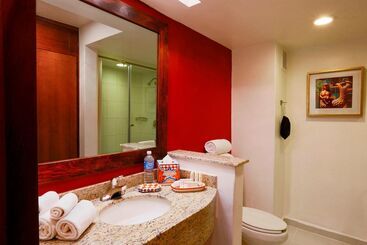 هتل Courtyard Toluca Airport