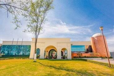 هتل Courtyard Toluca Airport