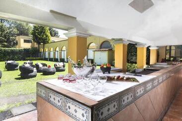 هتل Courtyard Toluca Airport